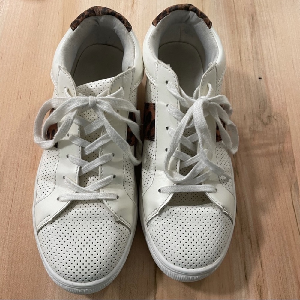 American Eagle White Canvas Shoe